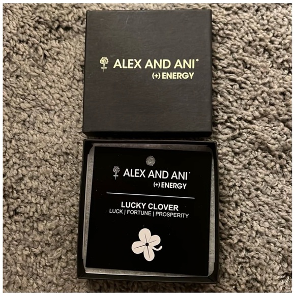 Alex and Ani Bracelet Lucky Clover - Picture 2 of 6
